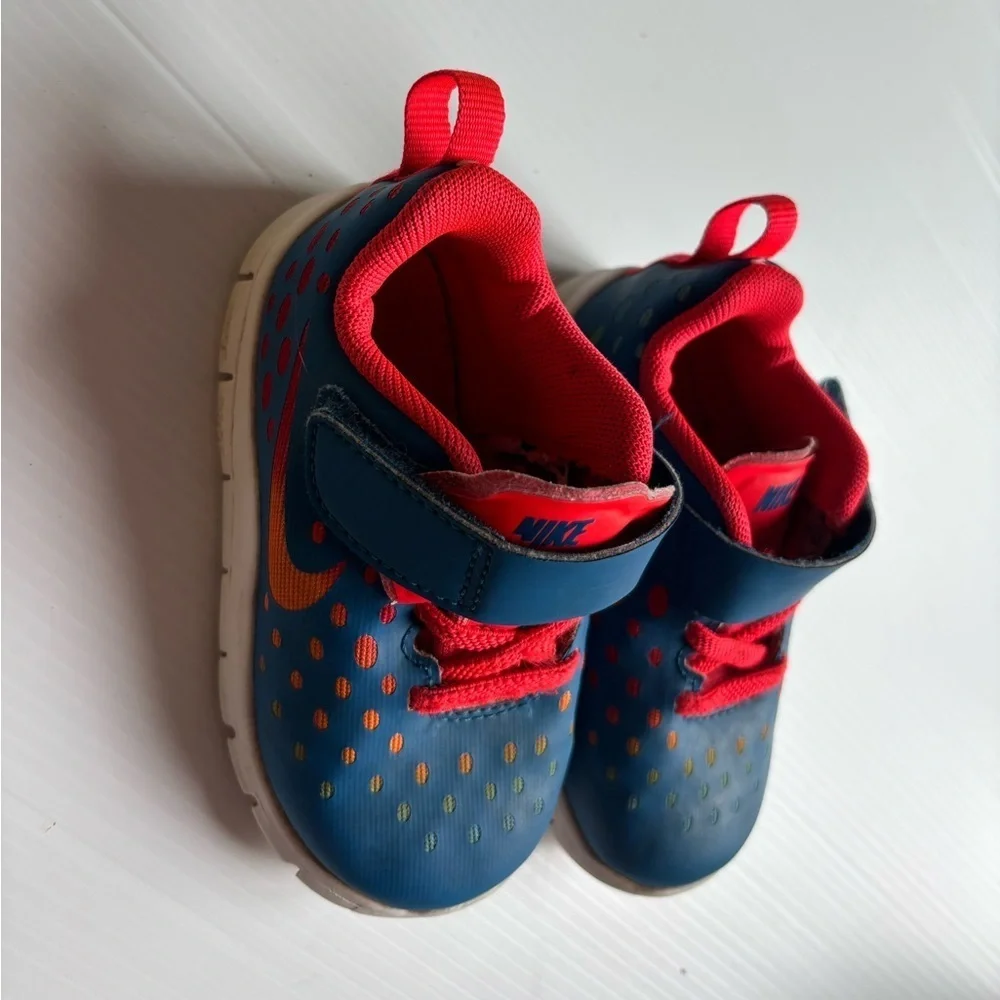 Nike Kids Shoes Size 6 - Picture 4 of 7